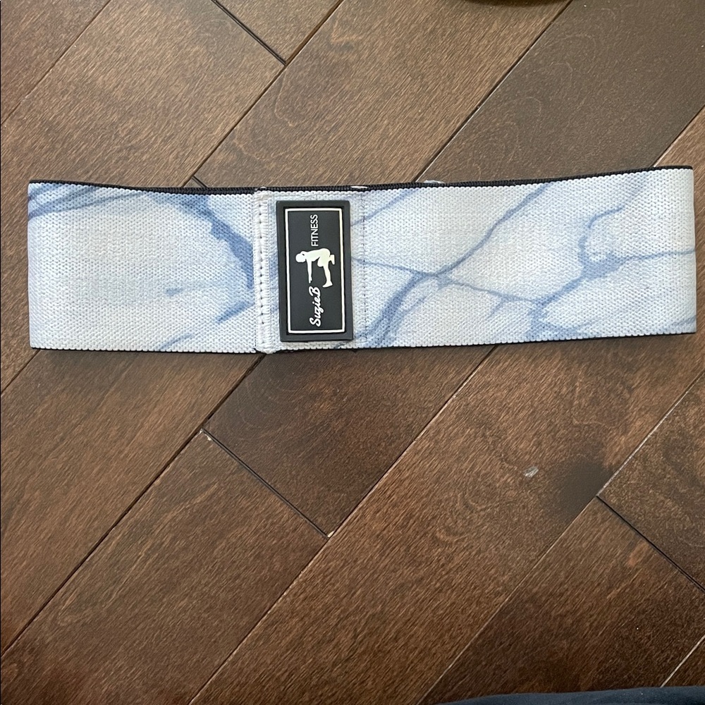 Suzie B Fitness Light Medium Glute Band - Picture 2 of 3